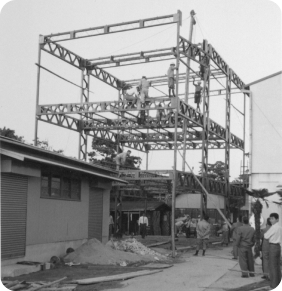 建築中の御茶家所町第2工場