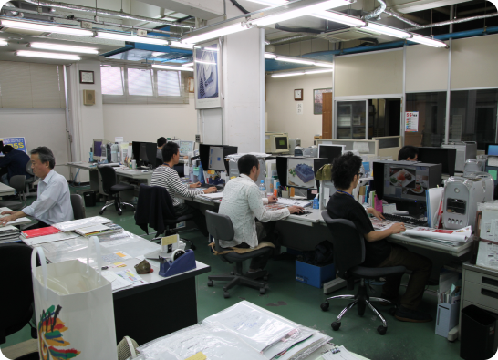 制作には1人1台のパソコンが当たり前の時代に